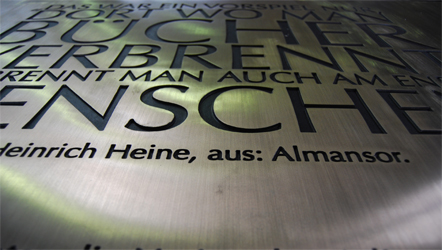 Gedenktafel, Stiftertafel, Relieftafel, Protrait nach Foto, künstlerische Gestaltung, Reliefplatte, Erinnerungstafel, Ehrentafel etc, hergestellung im Bronzeguss,  Beauftragung Modellerstellung und Bronzeguss