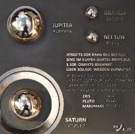 Relieftafel mit Brailleschrift aus Bronze, Planetenpfad Engen