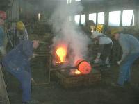 Guss für Gedenktafel, Schilder aus Bronze oder Aluminium in der Gießerei für Kunstguss -Gießerei Foto: Harms