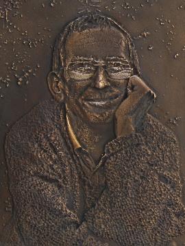 Detail: Bronzeportrait Arndt Bause an einer Gedenktafel, hergestellt im Bronzeguss, 2011